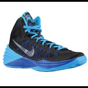 Basketball shoes