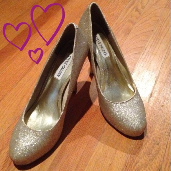 Steve Madden Shoes - 🌷Steve Madden glittery pumps