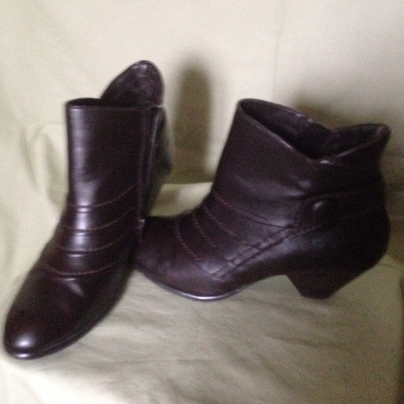 Dark brown ankle boot