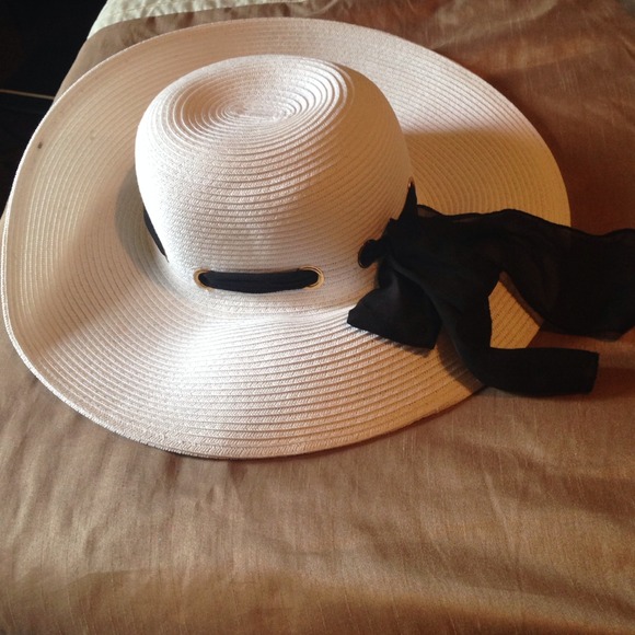 Floppy sun hat!