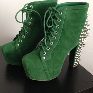 Jeffrey Campbell spiked Litas!