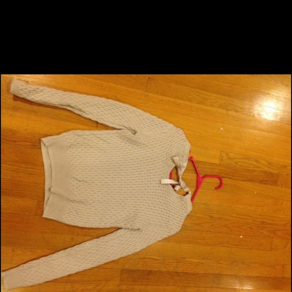 Cute sweater with now on the back - Picture 2 of 2