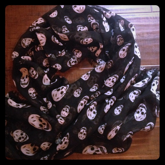 Skull scarf