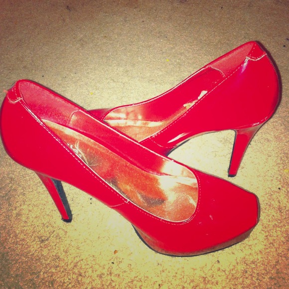 Red pumps