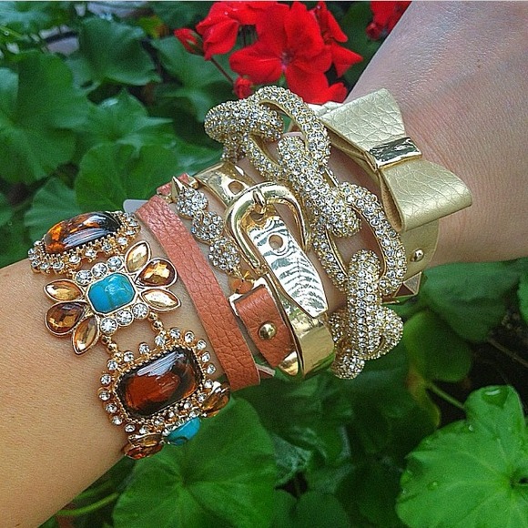 Jewelry - Gold belt bracelet