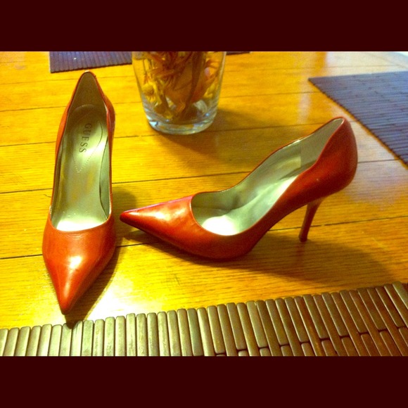 Red guess shoes