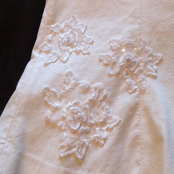 White skirt - Picture 2 of 2