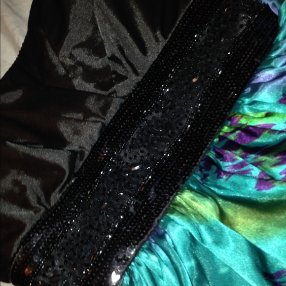 Beautiful dress 😍😍 - Picture 2 of 3