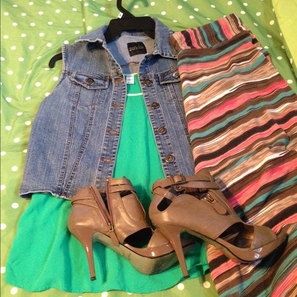 vest &green tank plus 2 tops trade for MK jeans