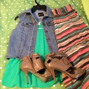vest &green tank plus 2 tops trade for MK jeans
