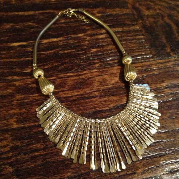 🌟🌟"NEW" Gold Tone Fringe Necklace