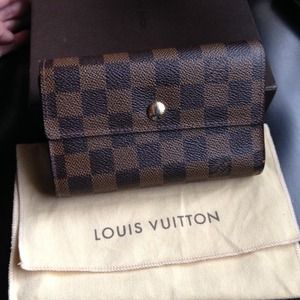 💯% authentic- Alexandra damier-LV wallet