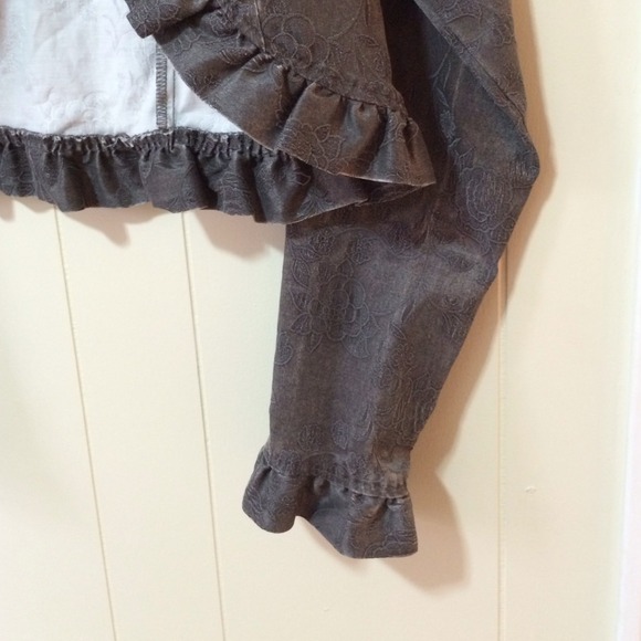 Ruffle jacket - Picture 3 of 3