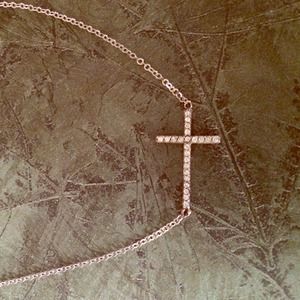 😍🎉 925 Silver Side Cross 🎉 Reduced from $50!