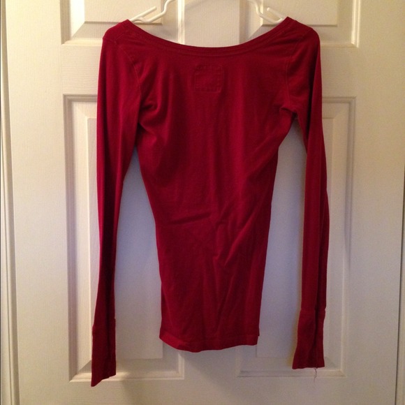 ❌ SOLD ❌ HOLLISTER long sleeve v-neck top - Picture 2 of 3