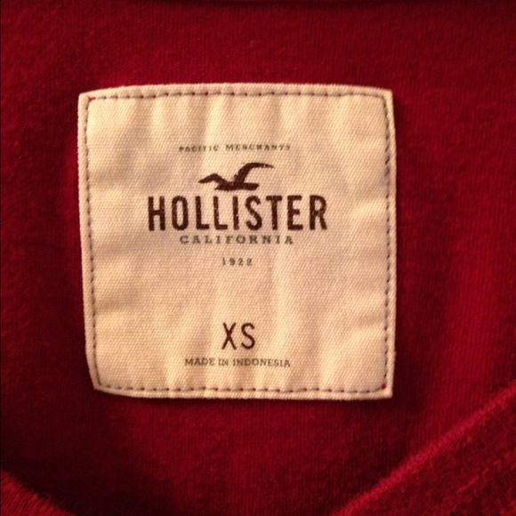 ❌ SOLD ❌ HOLLISTER long sleeve v-neck top - Picture 3 of 3