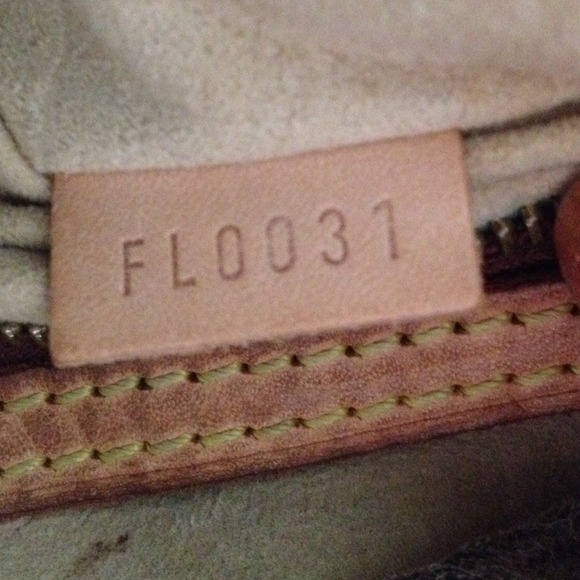 ❗️Gifted❗️💯% Authentic LOUIS VUITTON handbag - Picture 3 of 4