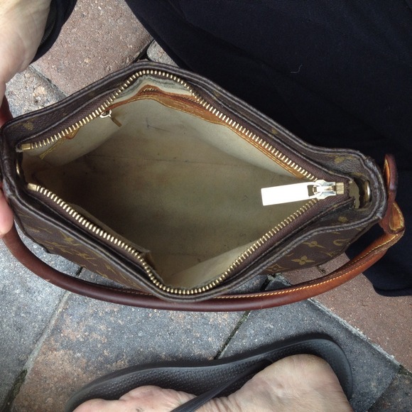 ❗️Gifted❗️💯% Authentic LOUIS VUITTON handbag - Picture 4 of 4