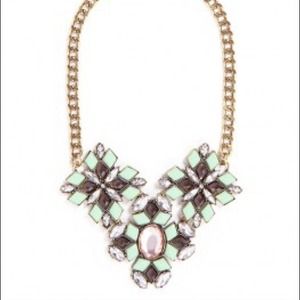 NWOT Mint Tapestry Bib Necklace