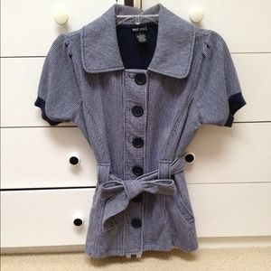 💙Blue & 💭White Striped Top💘Super cute!