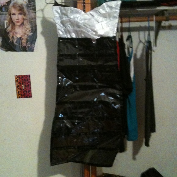 Jewelry/ makeup holder