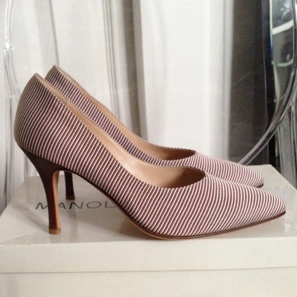 ❌❌SOLD❌❌🌟Manolo Blahnik🌟 Brand NEW Fabric Heels - Picture 2 of 4