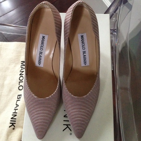 ❌❌SOLD❌❌🌟Manolo Blahnik🌟 Brand NEW Fabric Heels - Picture 3 of 4
