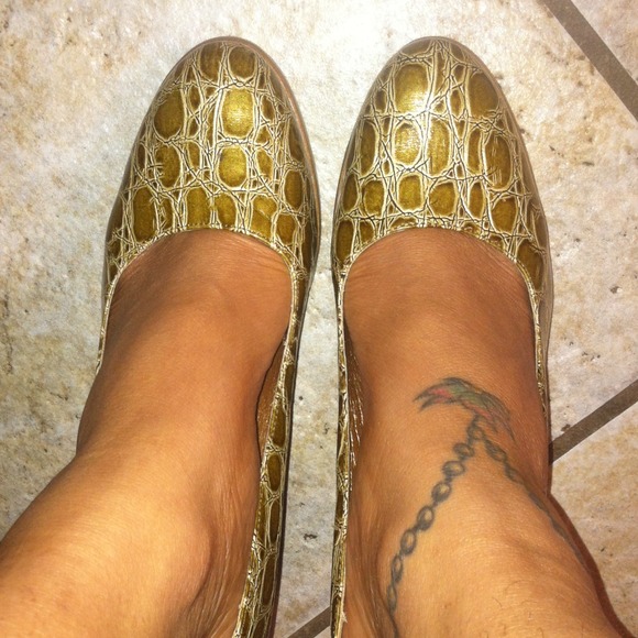 Stermax & Co Olive Green Crocodile Style Heels - Picture 2 of 4