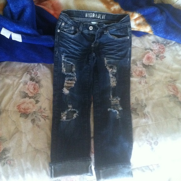 Destroyed Skinny Capris Jeans