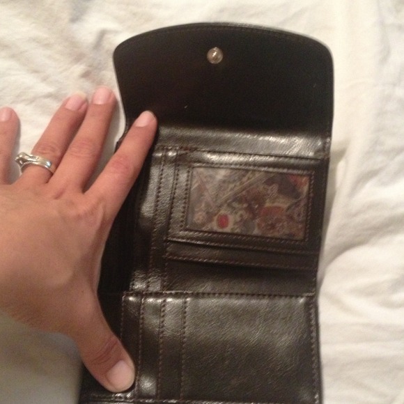 Beautiful wallet! - Picture 2 of 3