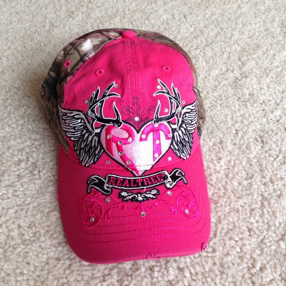 Women's pink camo hat