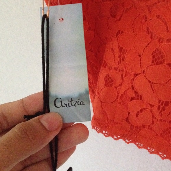 Aritzia beautiful crop top! - Picture 3 of 4