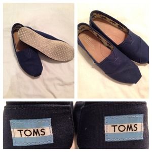 TOMS navy canvas shoes