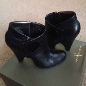 Vince Camuto ankle leather boots