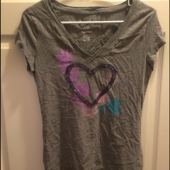 New AEROPOSTALE Gray Tee Heart Logo Sz.LG RUFFLES