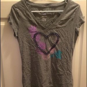 New AEROPOSTALE Gray Tee Heart Logo Sz.LG RUFFLES