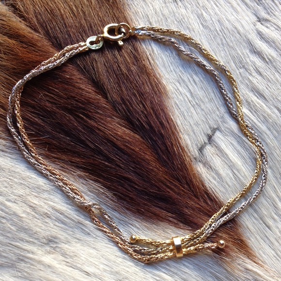 Silver 925 Bracelet 2.3 grams, it comes with a box