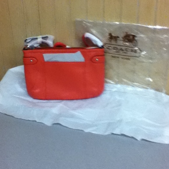 Brand New Coach Purse Was on Hold π Never Heardπ - Picture 4 of 4