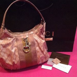 **Price Dropped** 💯Authentic Gucci Handbag