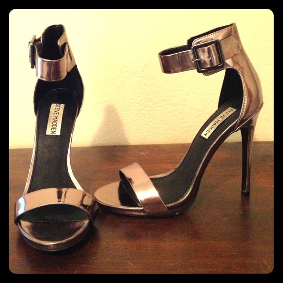 Steve Madden Marlenee ankle strap sandals