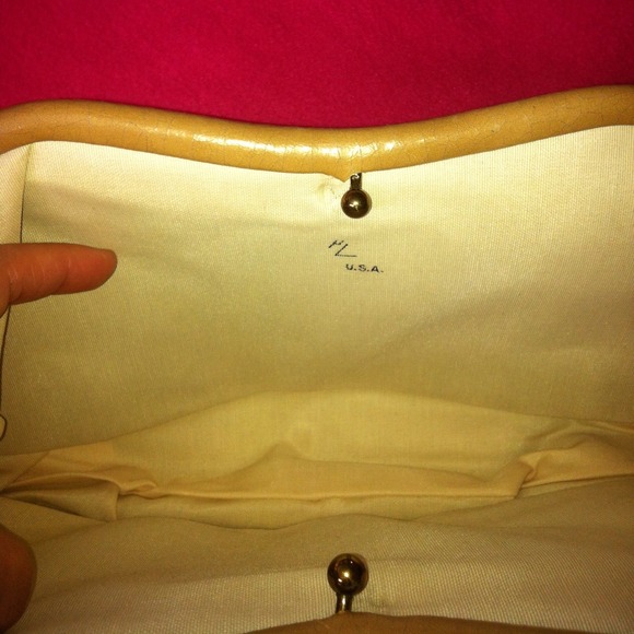 SALE item 1950 Vintage tan / camel clutch - Picture 4 of 4