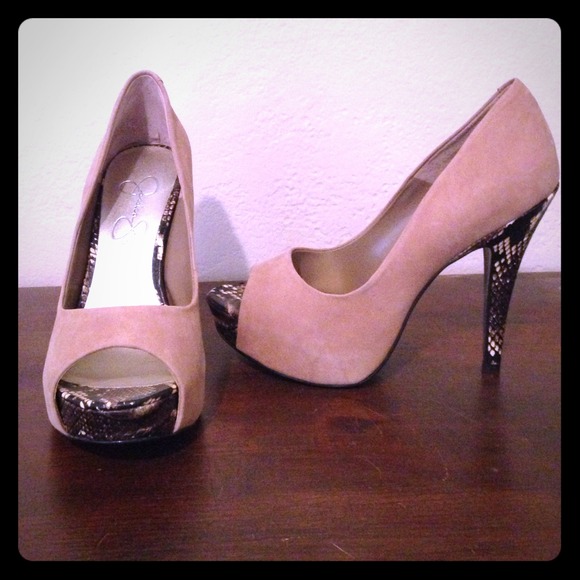 Jessica Simpson tan pumps