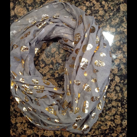 SOLD Skull Printed Infinity Scarf - Picture 2 of 2