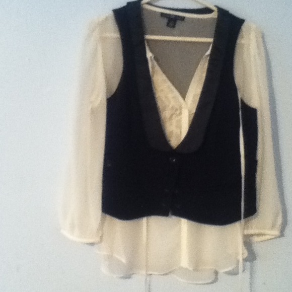 GAP ruffle top and vest
