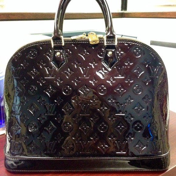❌SOLD❌  LV VERNIS ALMA MM - Burgundy