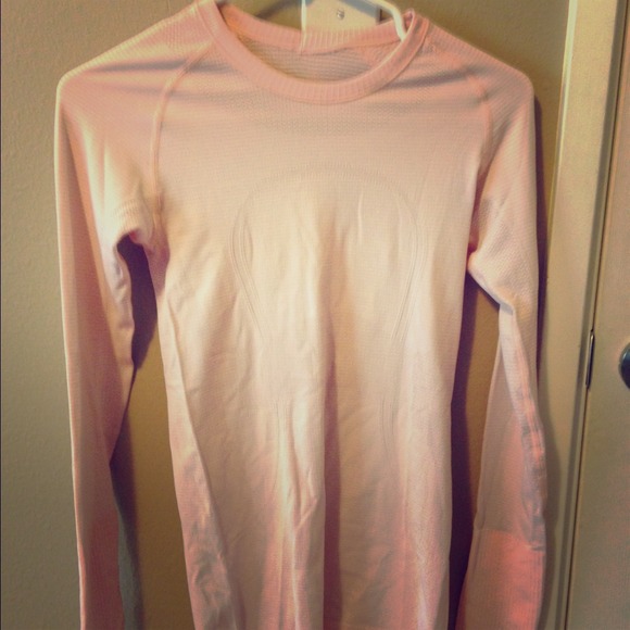 ⛔️SOLD⛔️bundled. Run swiftly long sleeve pink