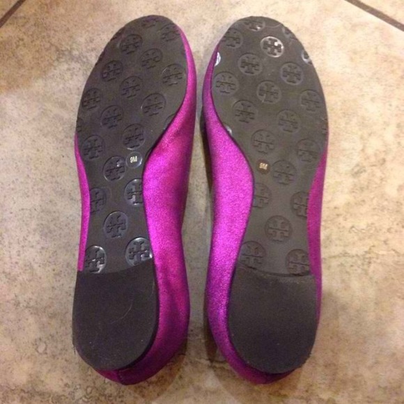 🚫SOLD🚫🎀Authentic Tory Burch Metallic Reva Flats - Picture 4 of 4