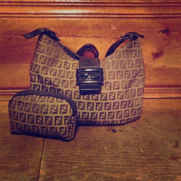 SPRING SALE 100% Authentic Fendi Handbag and pouch - Picture 1 of 4