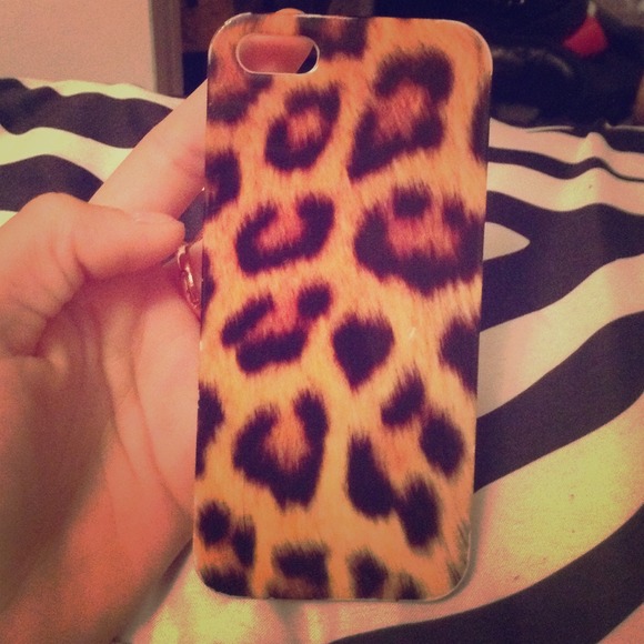 A cheetah print case - Picture 1 of 1