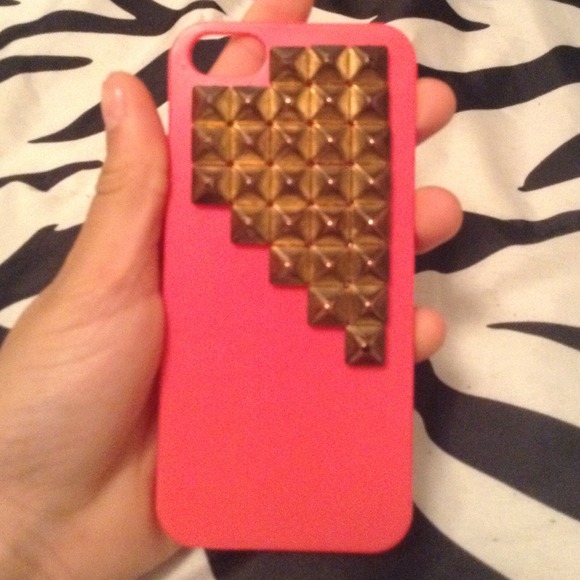 A pink stud case - Picture 1 of 2